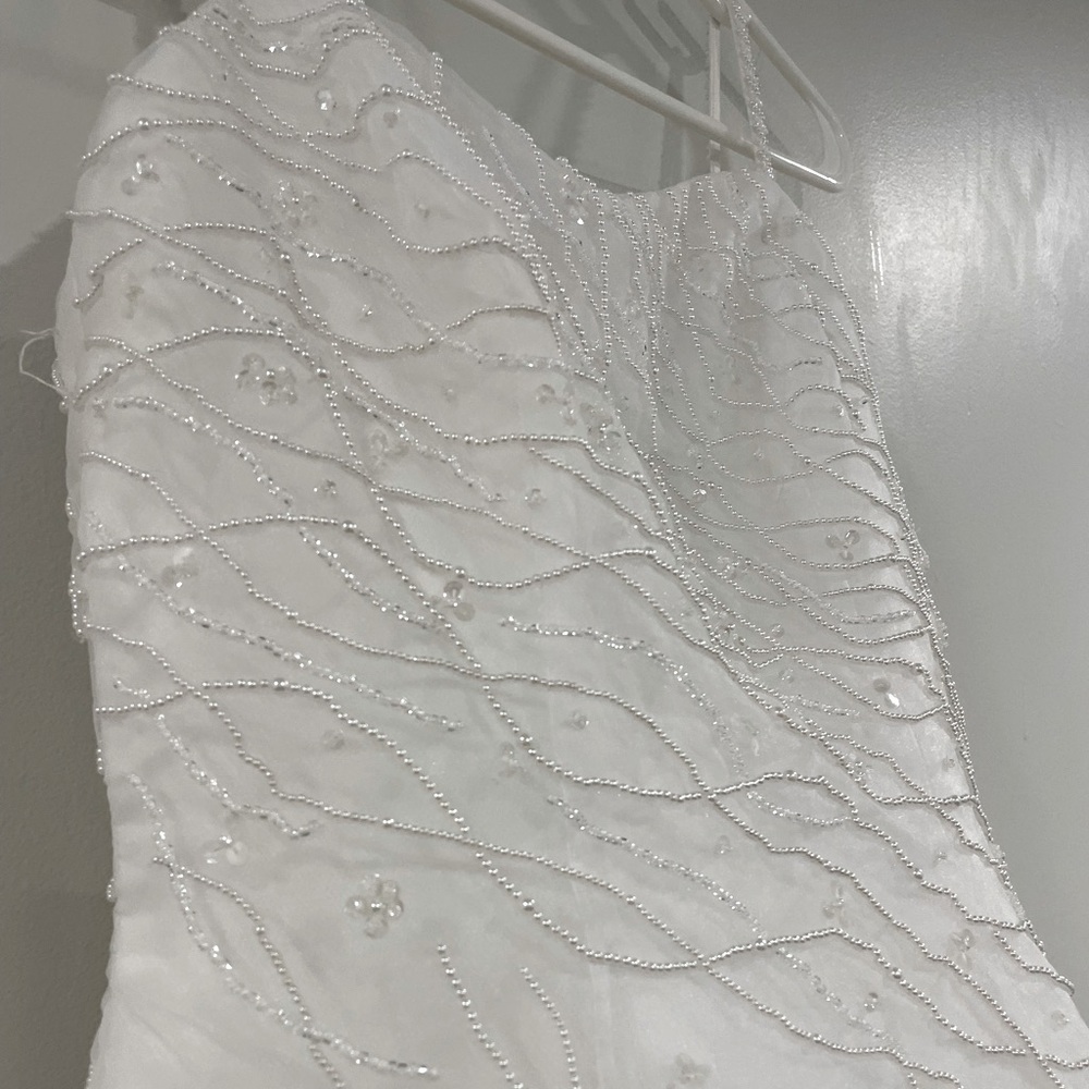 Sale‼️ White beaded wedding dress with veil and  tiara - Picture 5 of 14